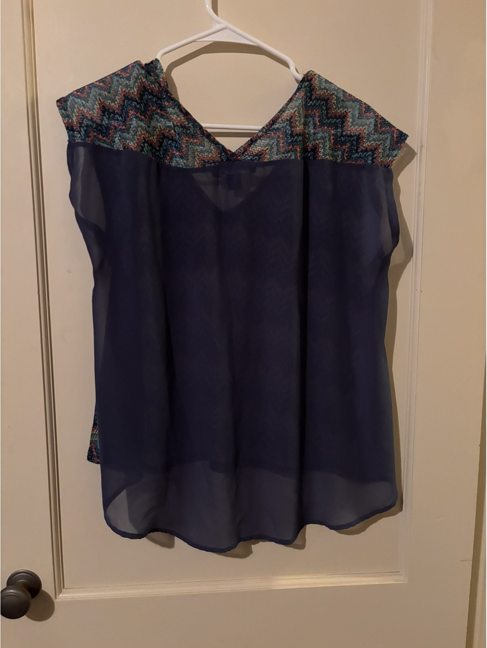 Forever 21 Women's Large Chevron Patterned Sleeveless Blouse